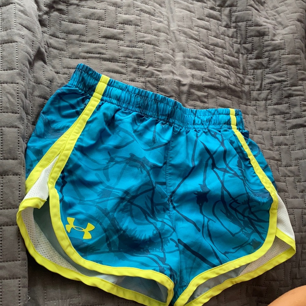 UNDER ARMOR SHORTS